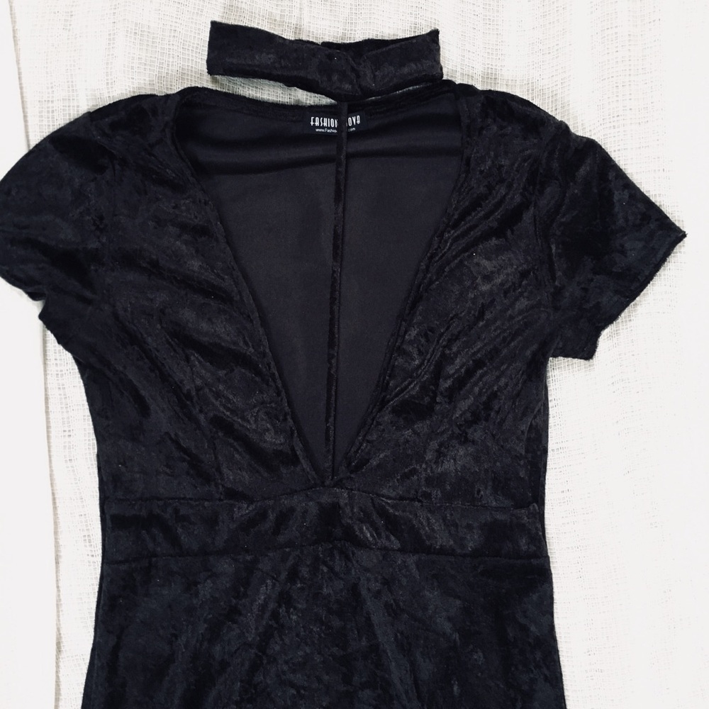 Black dress with chocker